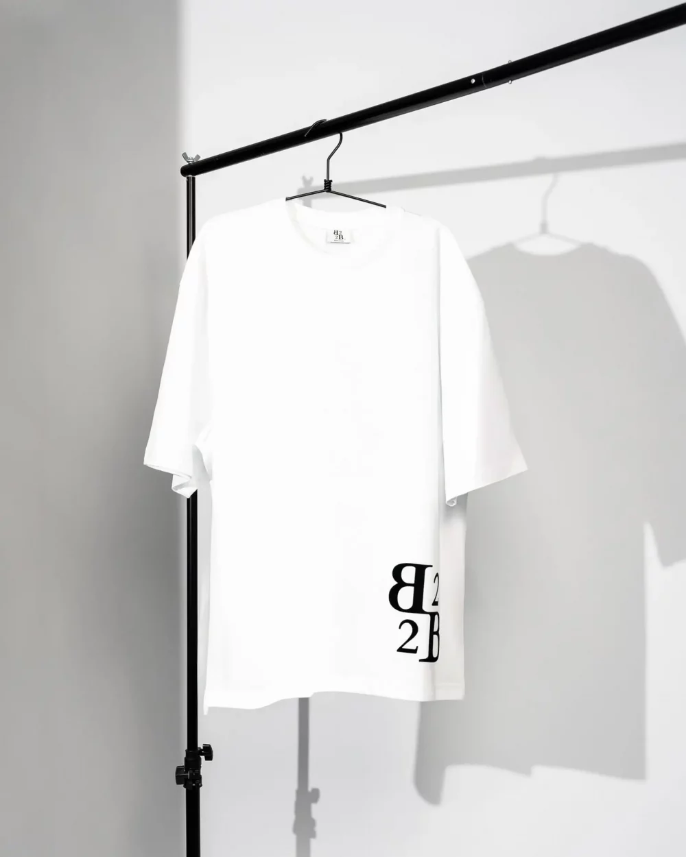 Maglietta T Shirt Bianca con Logo a manica corta, modello over in 100% cotone B2B Ready to Wear